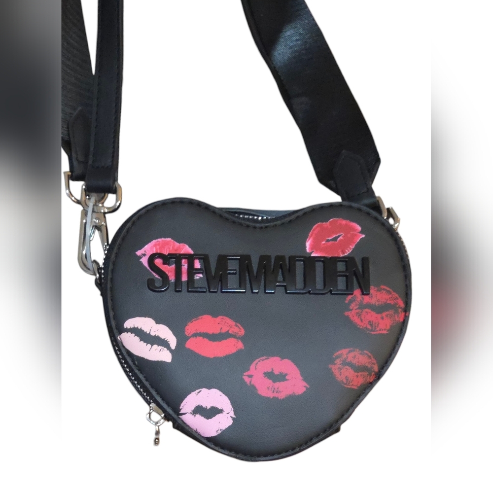 Steve Madden NEW 4pc Sm Heart Shaped Crossbody Bag Valentine Kiss Brosi Lips - Picture 3 of 9